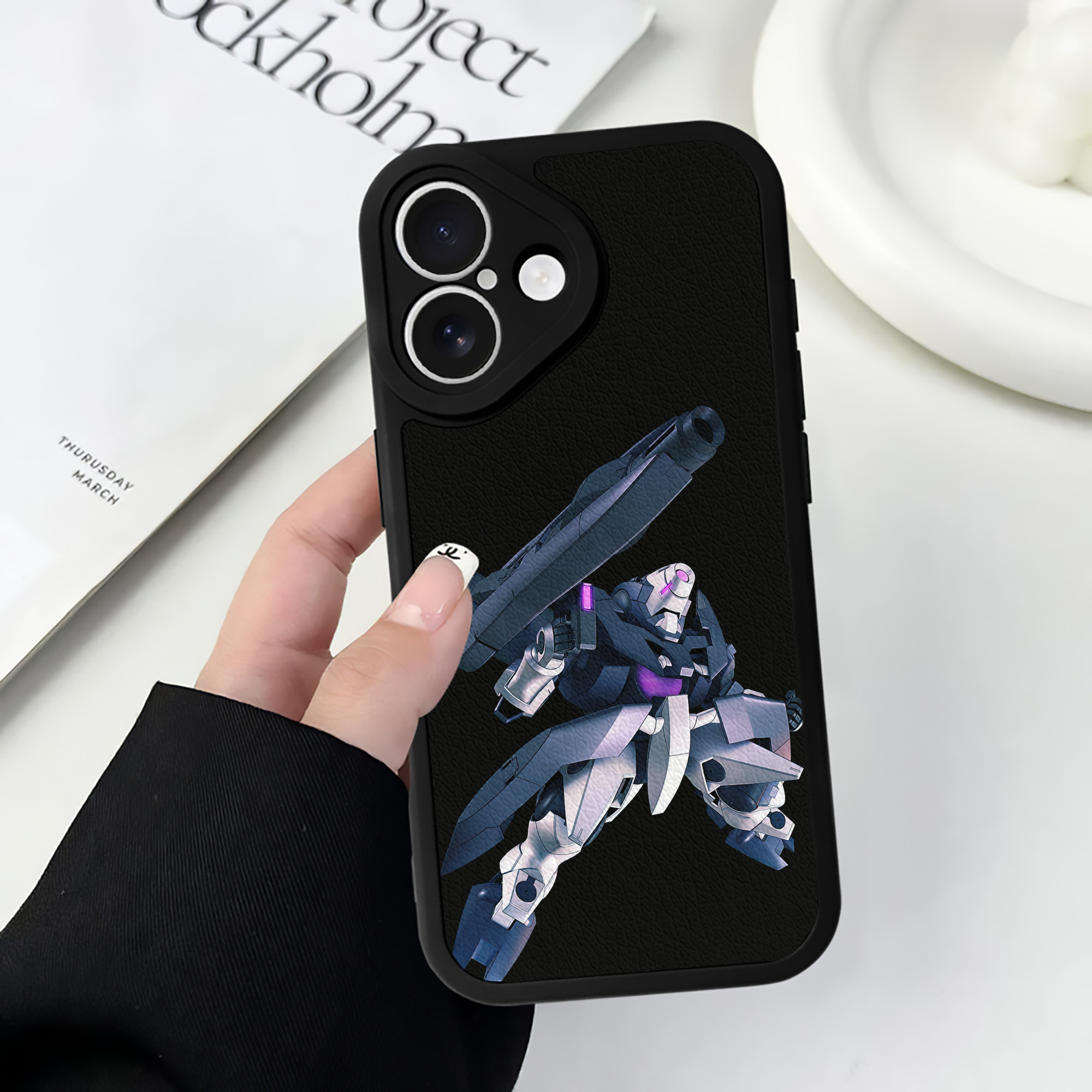 （画像用） 機動戦士ガンダム Mobile Suit Gundam 【iPhone 16シリーズ対応】シリコンスマホケース（レザー調） 材質：シリコン